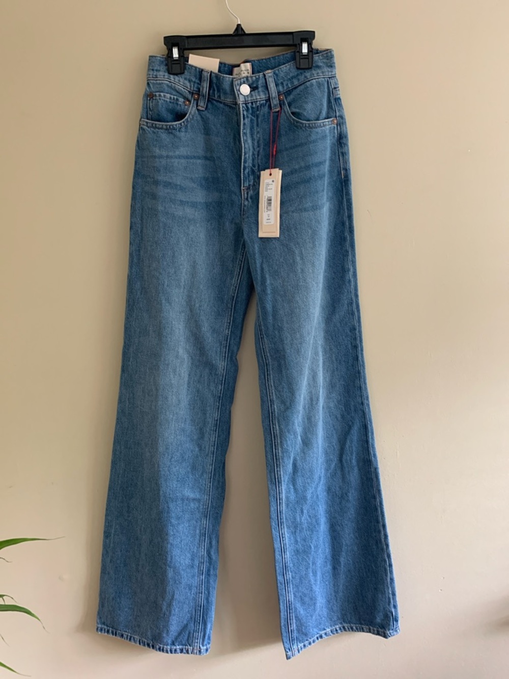 ALICE+OLIVIA Weezy High-Rise Wide Leg Jeans in Avery Blue - Picture 4 of 12